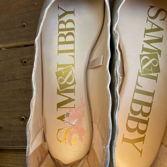 NWOT. Sam & Libby ballet flats women’s size 6 creamy silver - Picture 5 of 6